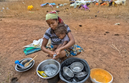 Zu wenig sauberes Wasser – ein Umstand, der Kinder besonders hart trifft.